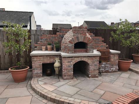 Brickstone oven - The Stone commercial wood-fired oven comes in 3 sizes; 100, 120 and 140. The 100 can fit up to 4 x 12" pizzas in at one time, the 120 holds up to 6 x 12" pizzas and the 140 holds up to 9 x 12" pizzas. Please see the capacity diagrams below for each size. Stone 100. Stone 120. Stone 140. 